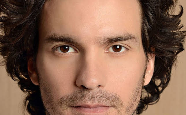 Santiago Cabrera