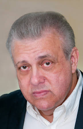 Vic Polizos as 
