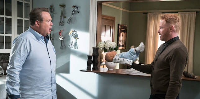 6:00 AM: Modern Family | E4 | 11/14 2025