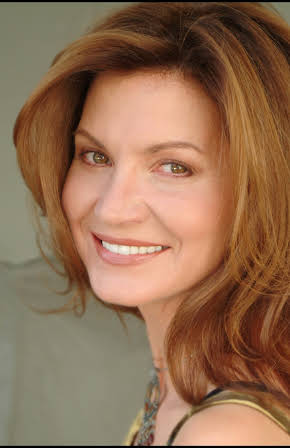 Isabella Hofmann as 