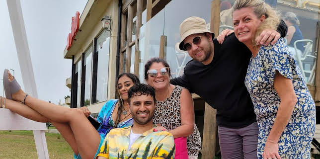 8:55 AM: Strangers on a Plane | More 4 | 2/4 2026