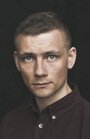 Esben Smed as 