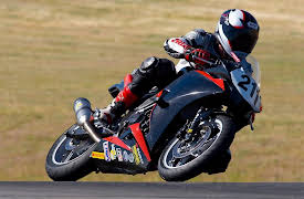 On Two Wheels: Modified Honda CBR250R Races Kawasaki Ninja 250s!