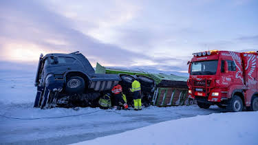 12:00 AM: Ice Road Rescue | Nat Geo Wild | 1/6 2026