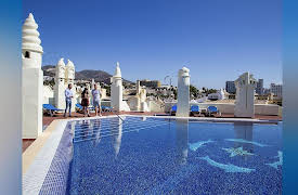 Mediterranean Life, Season 1: Sun, Fun and Love in Spain