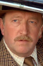 Robert Lang como Jack Summers