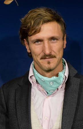 Dimo Alexiev as Drayton