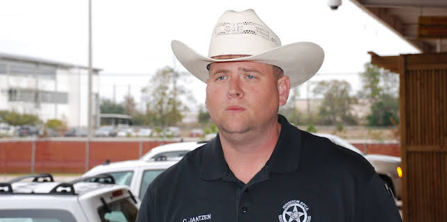 06:00: Animal Cops Houston (S17 E1) (S17) | Animal Planet | 11/2 2025