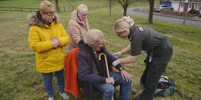 10:00 PM: 999: On the Front Line | More 4 | 3/12 2026