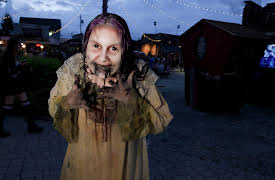 Spooky Kisses Haunts: Field of Screams
