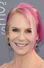 Marti Noxon som Director