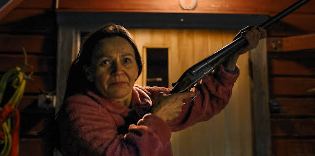 21:55: Heajastallan – Bryllupsfesten: Velkommen til Kautokeino / Buresboahtin Guovdageidnui | NRK 1 | 1/1 2026