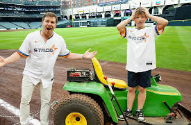 Ballpark Blast! The Series presented by MLB and pocket.watch: Hudson Helps the Houston Astros On the Field!