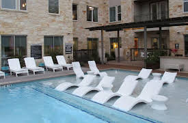 City Vs Burbs, Season 1: Texas-Sized in the City