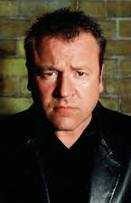 Raymond Winstone como 