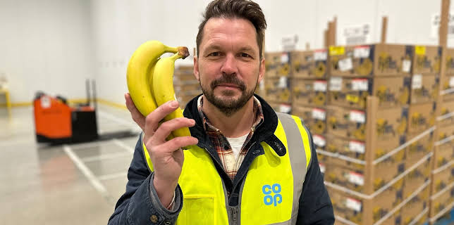 3:25 AM: Supermarkets Unwrapped: Fruit &... | More 4 | 12/25 2025