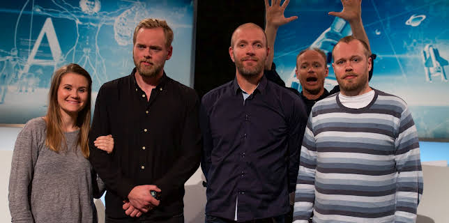 01:30: Brille (S3 E5) (S3) | TVNorge | 11/28 2025