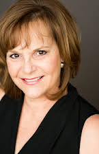 Jan Skene som Aunt Linda