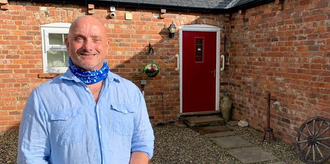 6:55 PM: Four in a Bed | More 4 | 11/15 2025