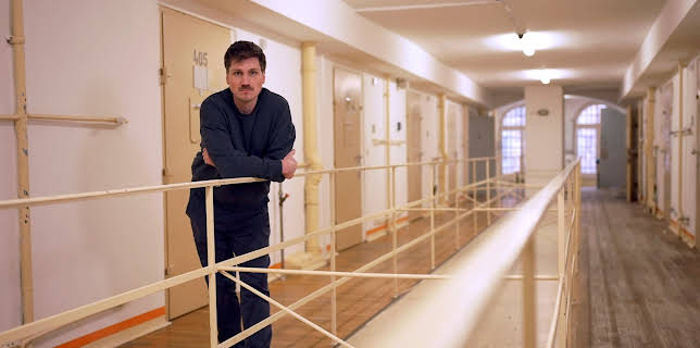 18:15: NANO: Gefängnisse abschaffen? Was besser wirkt als Haft | 3SAT | 11/28 2025