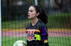 Las Bravas F.C., Season 1: Win, Win and Win Again (Ganar, ganar y volver a ganar)