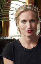 Alexis Bloom como Director