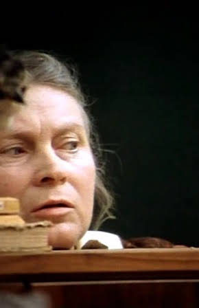 Lyubov Sokolova as Medsestra