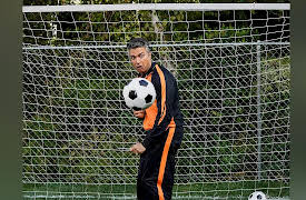 Broke, Season 1: Soccer