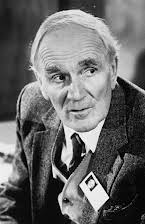 Desmond Llewelyn como 