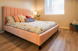 Unsellable Houses, Season 1: Condo Cleanup