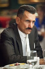 Wass Stevens como Fredericks