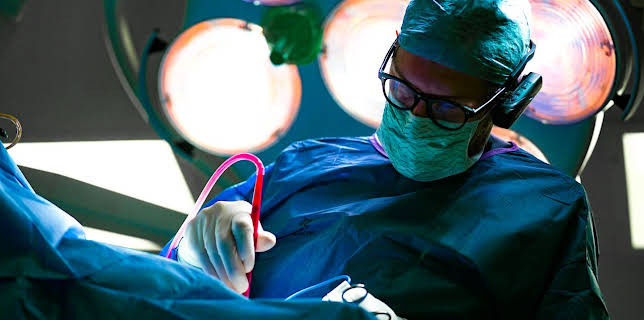 9:00 PM: Trauma Room One (S1 E4) (S1) | 5 Star | 12/10 2025