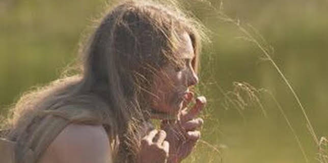 03:58: Aventura en pelotas: Golpeado por los hipopótamos | Discovery | 2/22 2026