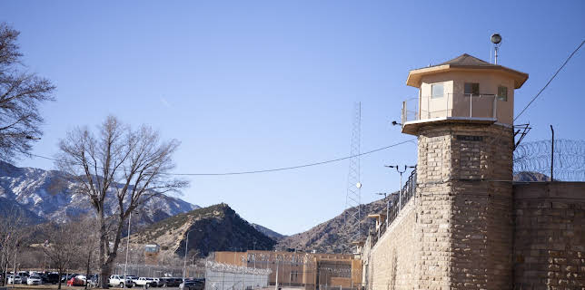 03:02: El valle de los malditos | DKISS | 10/31 2025