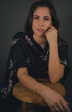 Adria Morales som Yola