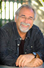 Roberto Nobile como Priest