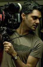 Omid Nooshin como Director
