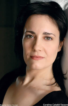 Coralina Cataldi-Tassoni as Giulia