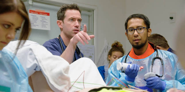 10:00 PM: The Emergency Ward | More 4 | 12/7 2025