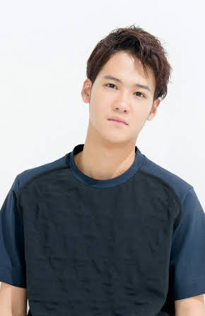 Shôno Hayama as High school student