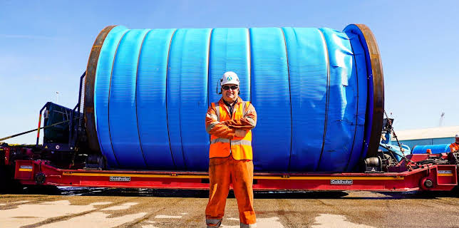 4:00 PM: Trucking Heavy (S2 E8) (S2) | Paramount | 2/25 2026