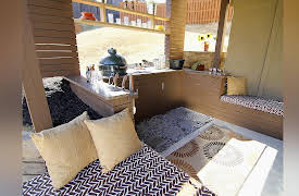 Elbow Room: Outdoor Kitchen and Lounge