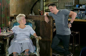 Joséphine, guardian angel: Daddy is a Chippendales