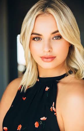 Victoria Baldesarra as 