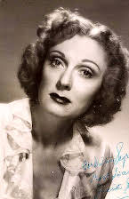 Judith Evelyn como Mrs. Nancy Lynnton