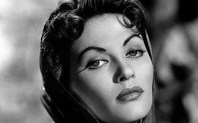 Yvonne De Carlo
