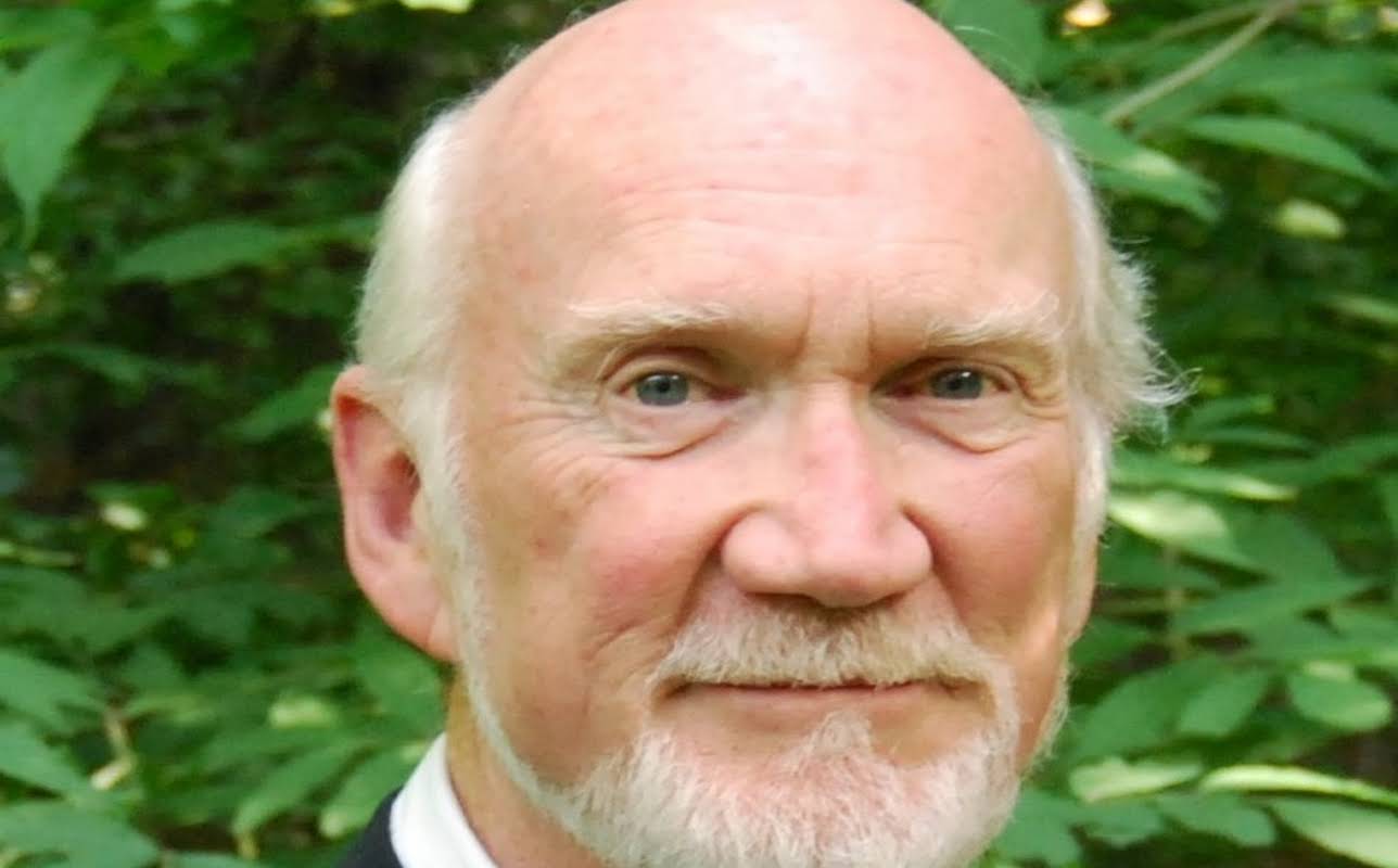 Colin Fox