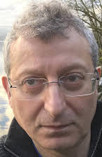 Gary Sinyor som Director