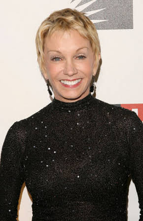 Sandy Duncan as Liz