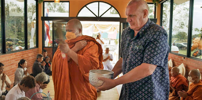 23:50: Mennenes paradis: Jeg og Molly | NRK 2 | 3/4 2026